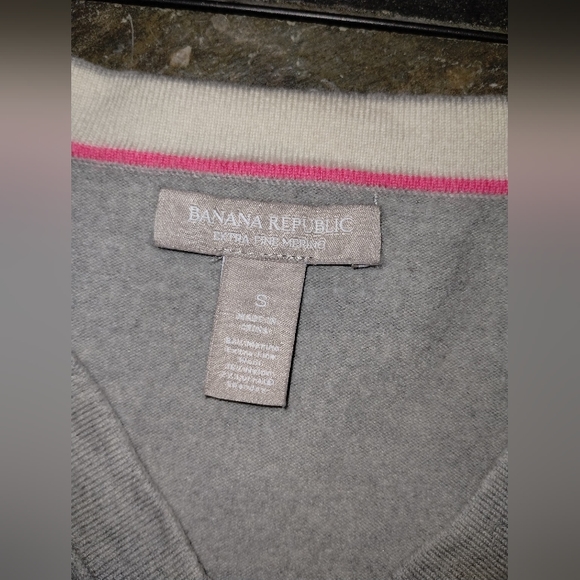 Grey Banana Republic Sweater - Picture 2 of 2